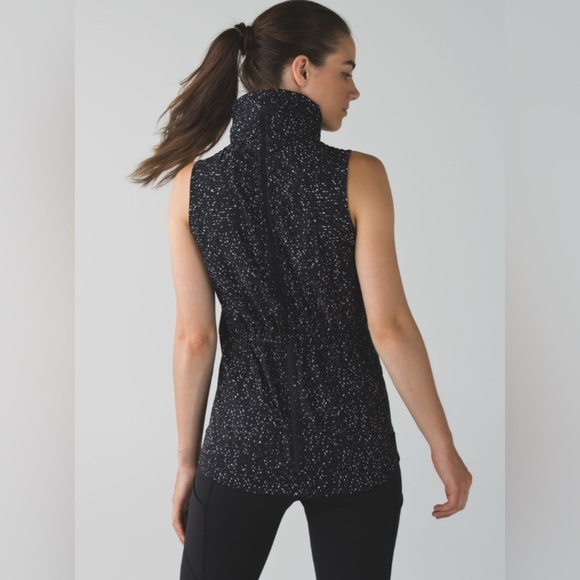 EUC 🍋 Lululemon Go The Distance Vest - Picture 2 of 16